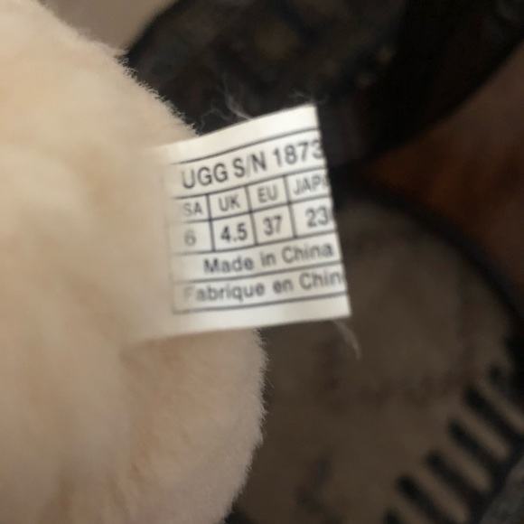 Tan Ugg Bailey Button Boot - Picture 4 of 8